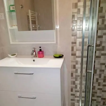 House With 2 Bedrooms In With Wonderful Lake View And Terrace Casa de Férias *